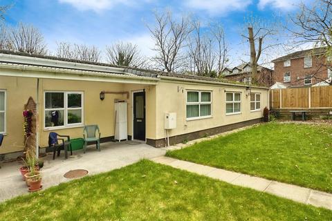 2 bedroom semi-detached bungalow to rent, Alexandra Road, Waterloo, Liverpool