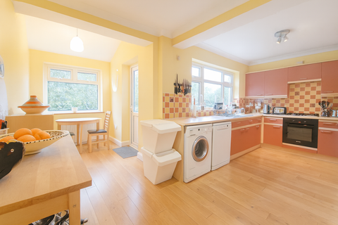 6 Cross Way, Rochester, ME1 3DX