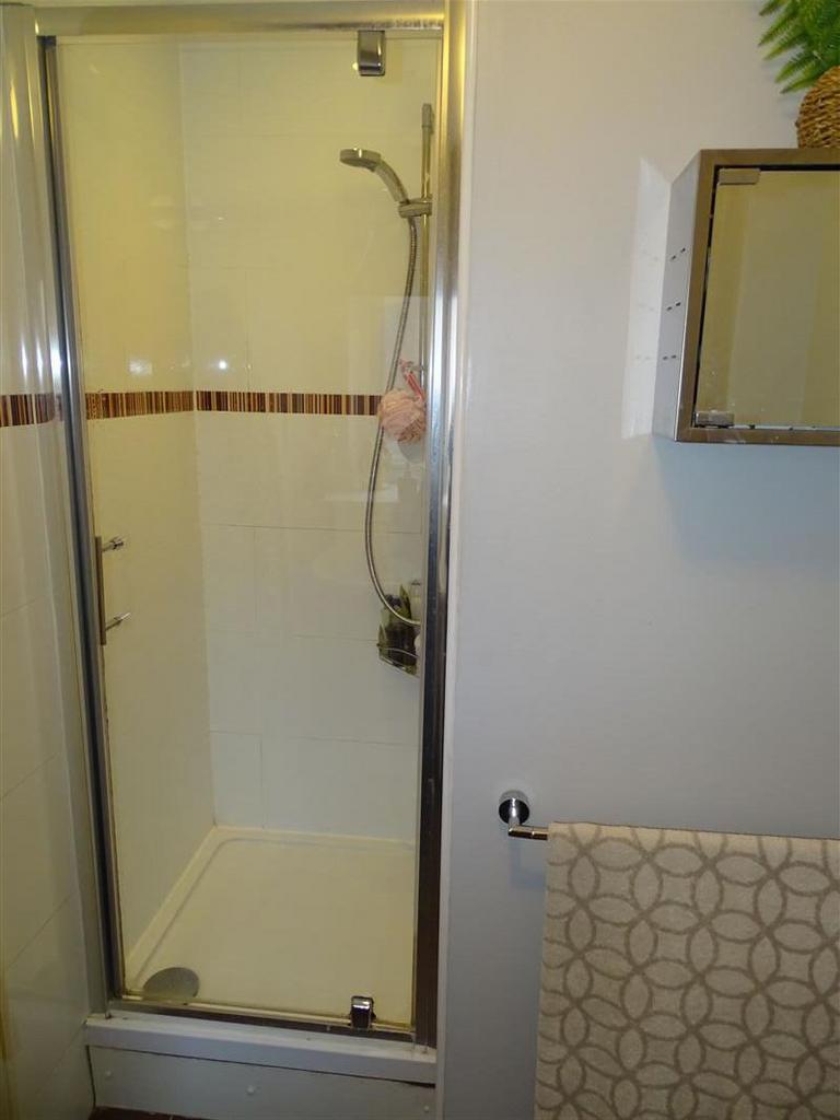 Ensuite Shower Room B