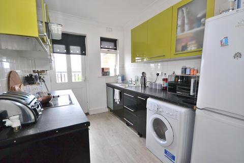 2 bedroom flat for sale, Barnsley Buildings, Hull HU8