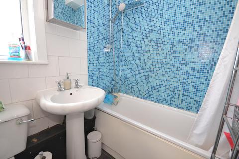 2 bedroom flat for sale, Barnsley Buildings, Hull HU8