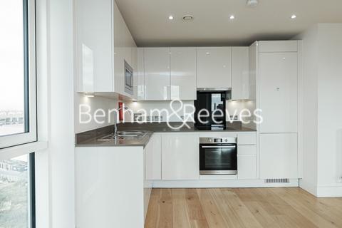 3 bedroom apartment to rent, High Street, Stratford E15