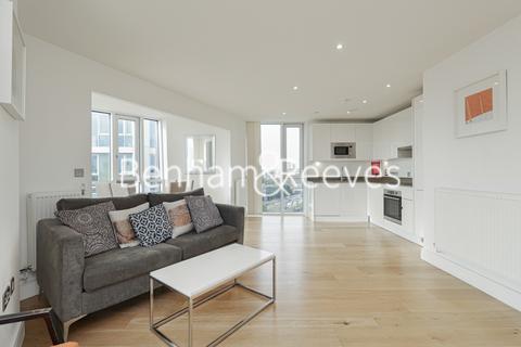 3 bedroom apartment to rent, High Street, Stratford E15