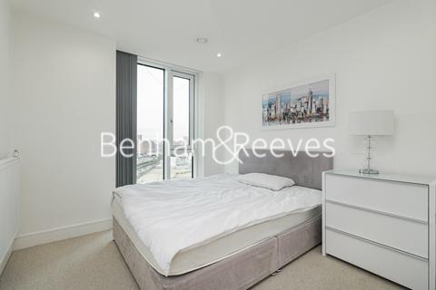 3 bedroom apartment to rent, High Street, Stratford E15