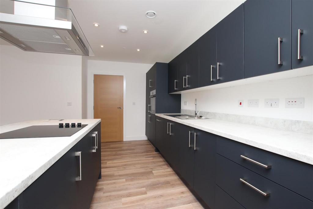 Kitchen (2).JPG