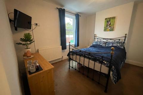 13 Woods Lane, Burton-on-trent, DE15 9EE