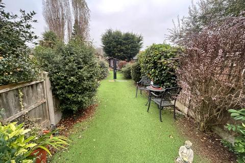 13 Woods Lane, Burton-on-trent, DE15 9EE