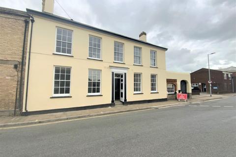 2 bedroom flat to rent, Castle Street, Barnstaple