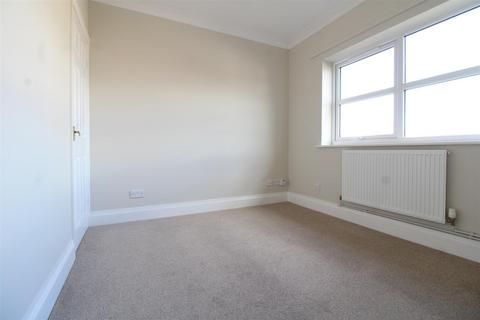 2 bedroom flat to rent, Whitby Avenue, York