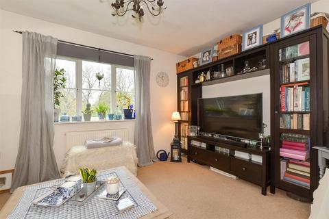 2 bedroom flat for sale, Deer Way, Horsham, West Sussex