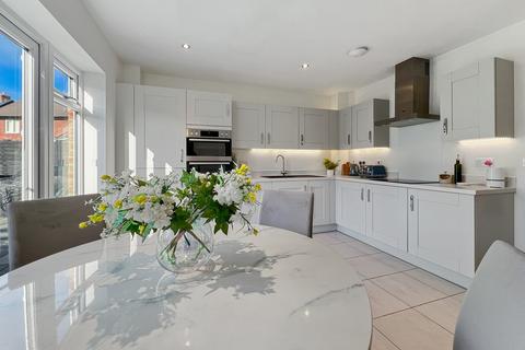2 Broyd Avenue, Halstead, CO9 1FS