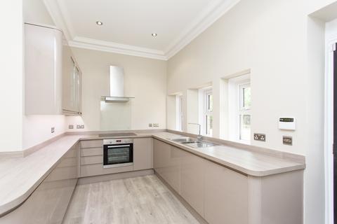 3 bedroom duplex to rent, Oakwood Lane, Roundhay, Leeds, LS8