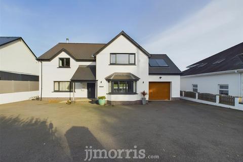 4 bedroom detached house for sale, Gwbert Road, Cardigan