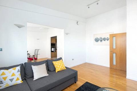 2 bedroom penthouse to rent, 2 Greens End,, London, SE18