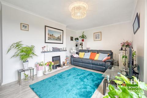 2 bedroom flat for sale, Hillrise Road, Romford