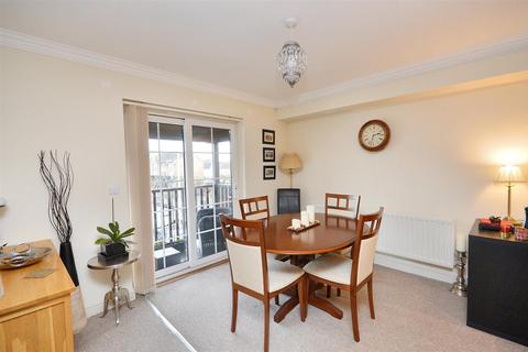 2 bedroom flat for sale, Canary Quay, Eastbourne