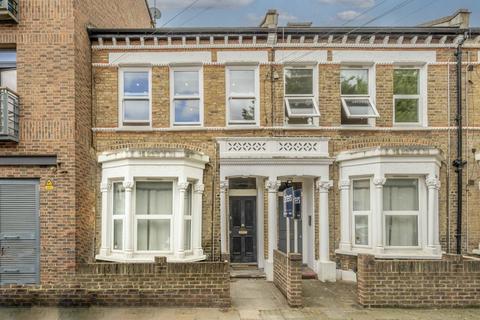 4 bedroom flat to rent, Kepler Road, London SW4