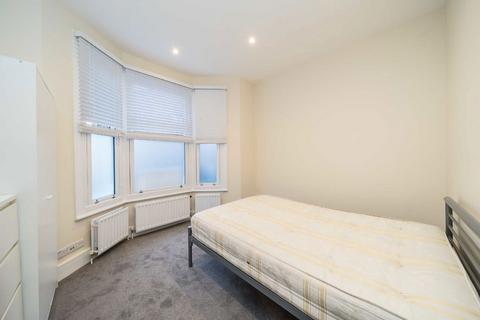 4 bedroom flat to rent, Kepler Road, London SW4