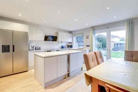 3 bedroom semi-detached house for sale, Kingswood Chase, Leigh-On-Sea SS9