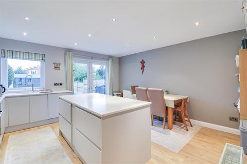 3 bedroom semi-detached house for sale, Kingswood Chase, Leigh-On-Sea SS9