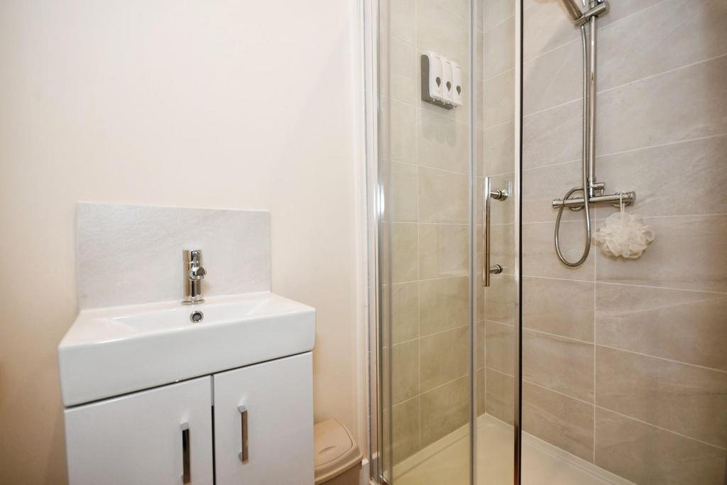 EN SUITE.jpg