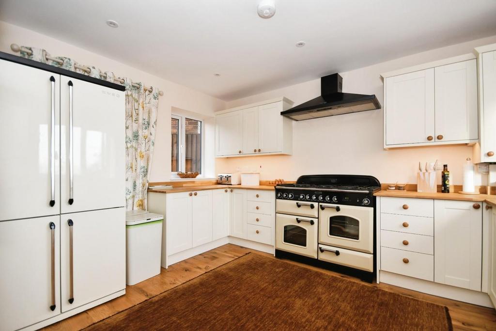 KITCHEN 02.jpg
