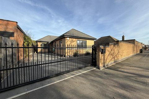 3 bedroom detached bungalow for sale, Wardens Walk, Leicester Forest East LE3