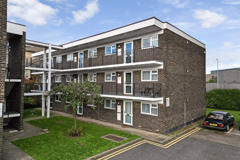 2 bedroom flat for sale, Burwood Court, Old Moulsham