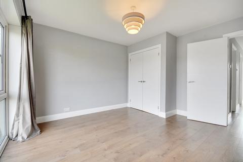 2 bedroom flat for sale, Burwood Court, Old Moulsham