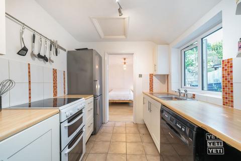 2 bedroom terraced house to rent, Church Street, Kingsbridge