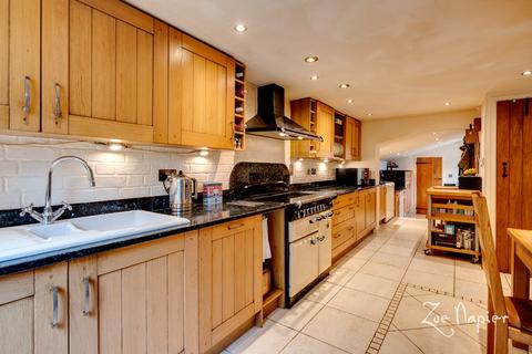 4 bedroom detached house for sale, Beauchamp Roding