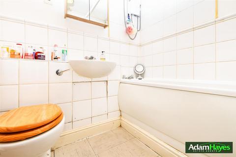 1 bedroom apartment for sale, Lucas Gardens, London N2