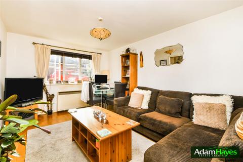 1 bedroom apartment for sale, Lucas Gardens, London N2