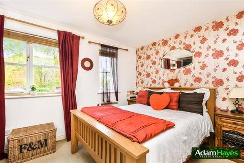 1 bedroom apartment for sale, Lucas Gardens, London N2