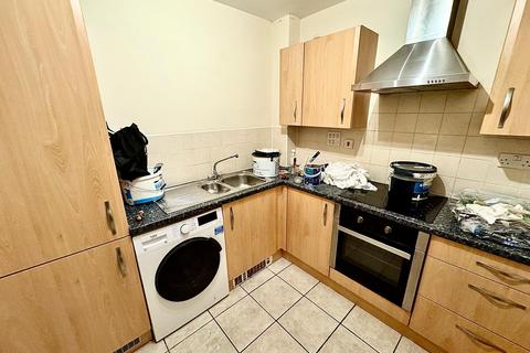 2 bedroom flat to rent, Monkstone Court, Rumney,