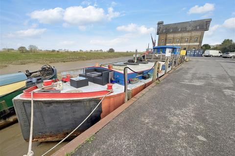 3 bedroom mobile home for sale, Standard Quay, Faversham, Kent