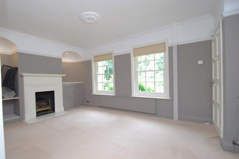 5 bedroom detached house to rent, Penn Road, Beaconsfield, Buckinghamshire, HP9