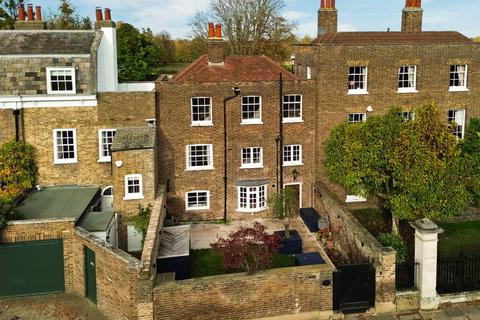 undefined, Hampton Court Road, East Molesey, Surrey, KT8