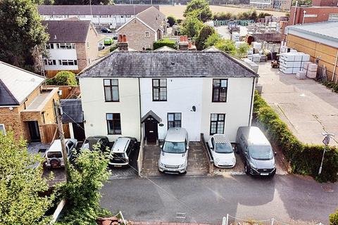 3 bedroom terraced house for sale, Oak Road, Leatherhead KT22