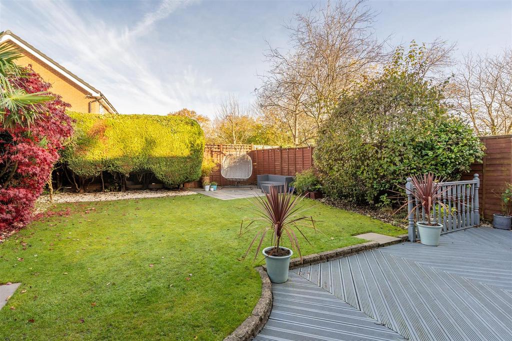 16 Maybridge Drive, Hillfield, B91 3 NE DMS3011 17.
