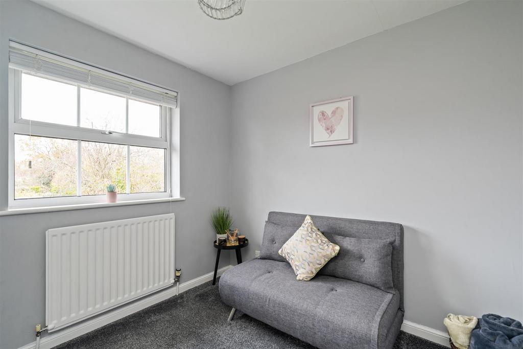 16 Maybridge Drive, Hillfield, B91 3 NE DMS3011 4.j