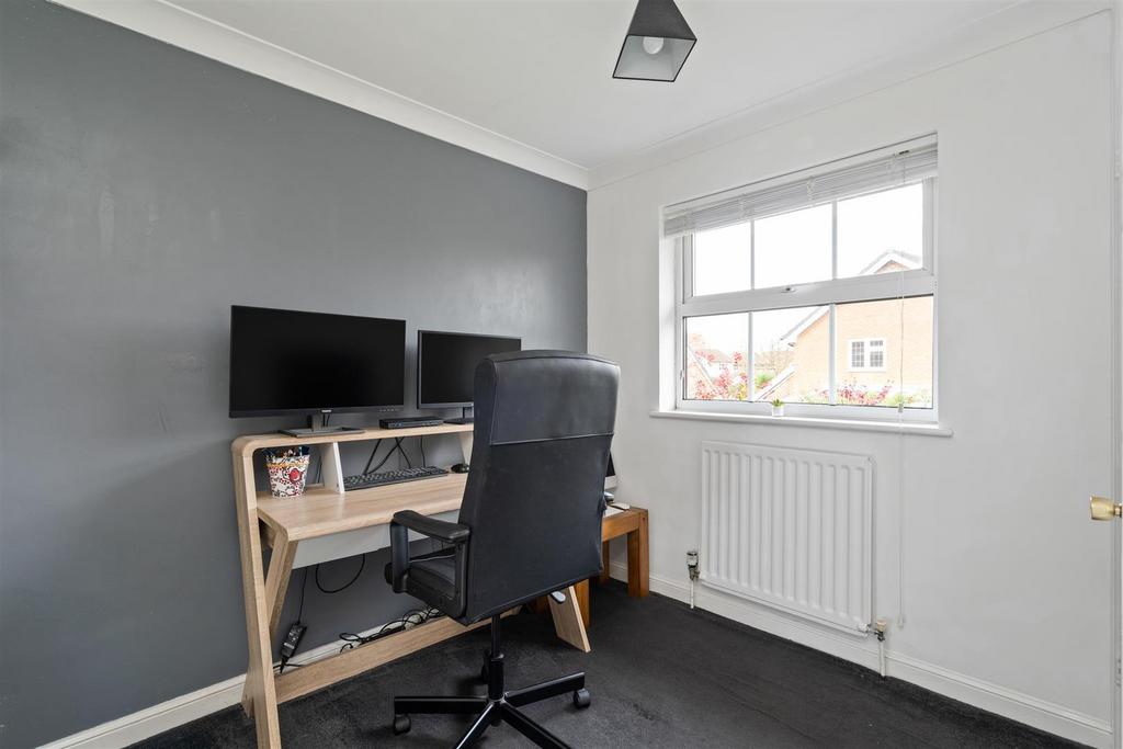 16 Maybridge Drive, Hillfield, B91 3 NE DMS3011 7.j