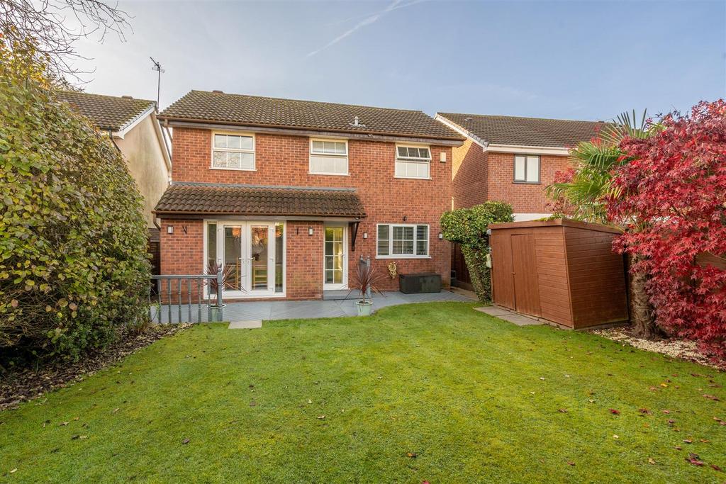 16 Maybridge Drive, Hillfield, B91 3 NE DMS3011 20.