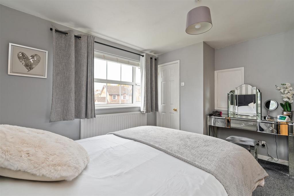 16 Maybridge Drive, Hillfield, B91 3 NE DMS3011 2.j