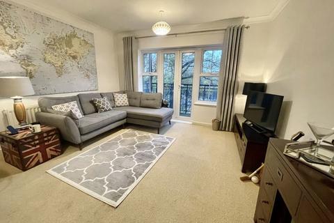 2 bedroom flat for sale, Post Office Lane, Beaconsfield, Buckinghamshire, HP9 1QF