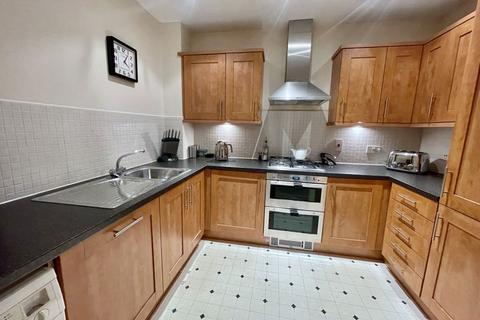 2 bedroom flat for sale, Post Office Lane, Beaconsfield, Buckinghamshire, HP9 1QF