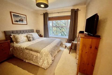 2 bedroom flat for sale, Post Office Lane, Beaconsfield, Buckinghamshire, HP9 1QF