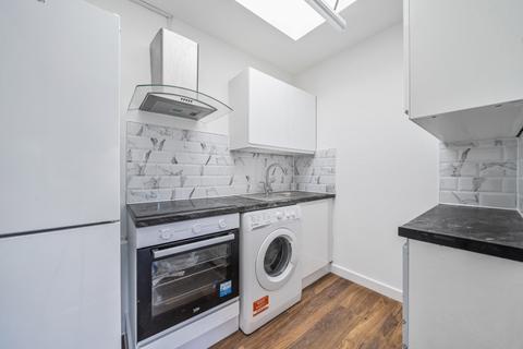 1 bedroom apartment to rent, Sudbrooke Road London SW12