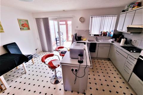 3 bedroom end of terrace house to rent, Newlyn Way, Portsmouth PO6