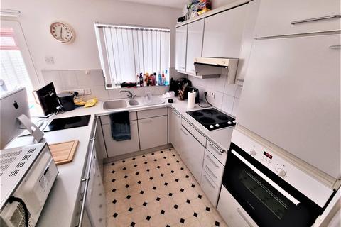 3 bedroom end of terrace house to rent, Newlyn Way, Portsmouth PO6